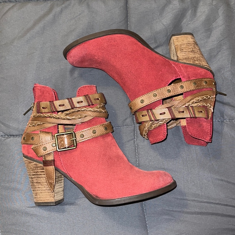 Woman’s red leather rough out casual heels
